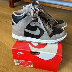 Women Dunk High Moon Fossil